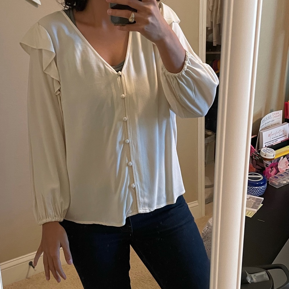 Universal Thread Cream Ruffle Detail Button Front - Picture 2 of 6